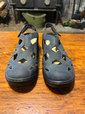 Croft barrow women’s 8M orthotics blue strap leather Mary Jane closed toe sandal